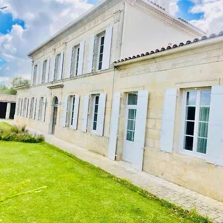فيلة De Charme Au Milieu Des Vignes *